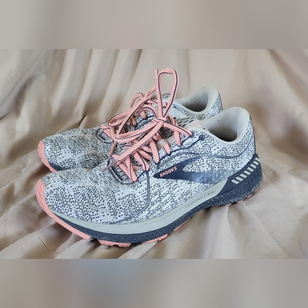 Brooks Adrenaline GTS 21 Size 8 (womens)